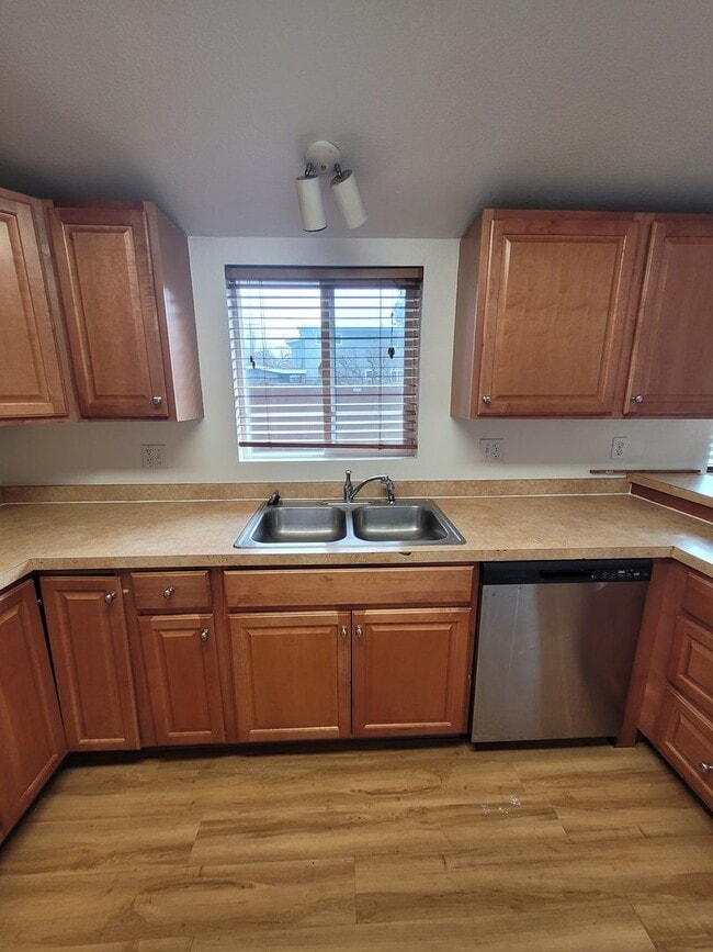 Photo - MOVE IN SPECIAL $500 OFF 4BD/2BA Duplex