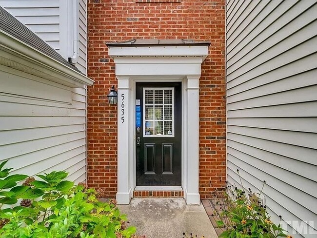 Photo - Elegant Long Lake Townhome | Hardwood Floors | 2-Car Garage | Pool