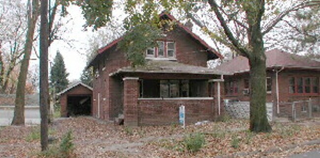 3 Bedroom 1 Bathroom House - 3 Bedroom 1 Bathroom House