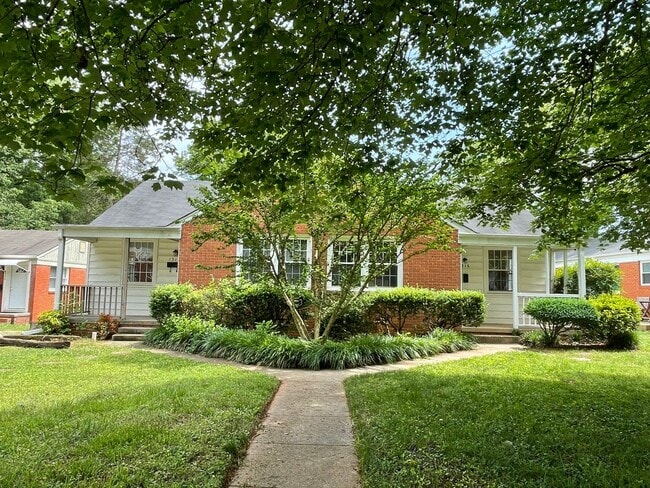 Building Photo - Gorgeous 2BR/1BA Duplex near Selwyn and Pa... Rental