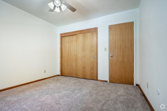 1BR, 1BA - 600SF - Bedroom - Parkview Apartments