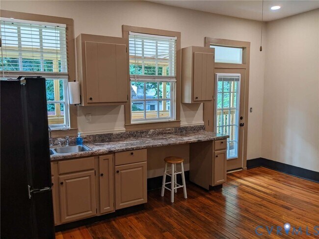 Photo - 519-521 Grove Ave Unit 519 B