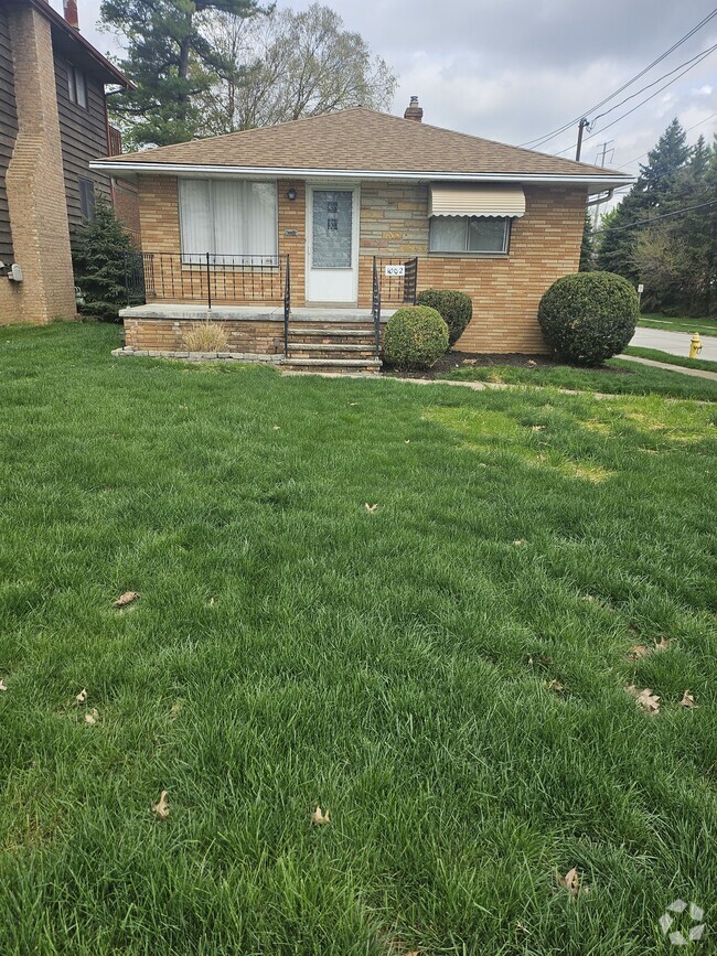 Building Photo - 1002 Brookview Blvd Rental