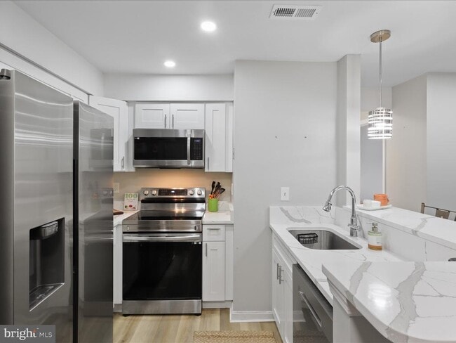 Photo - 6908 Mary Caroline Cir Unidad B