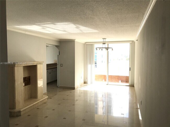 Photo - 2642 Collins Ave Unit 406