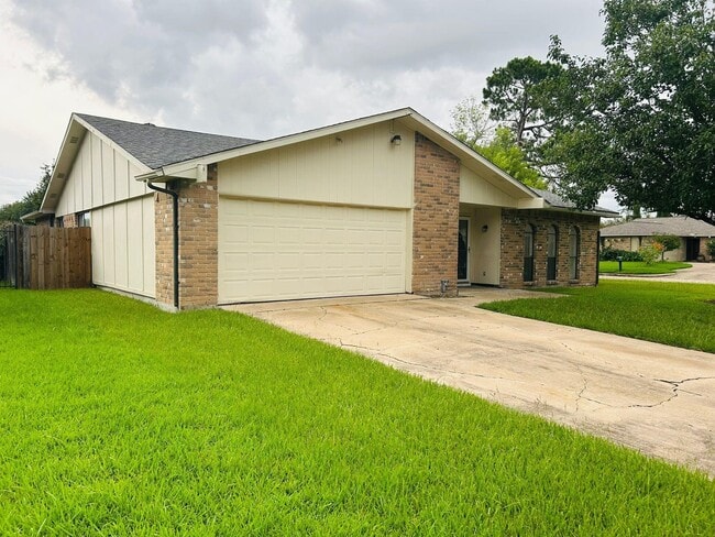 Photo - 16902 Castle Fraser Dr