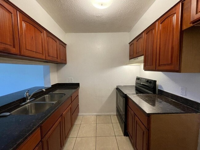 Photo - 512 Commerce St