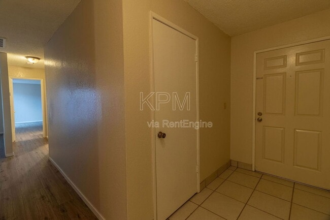 Photo - 2540 Banyan Dr
