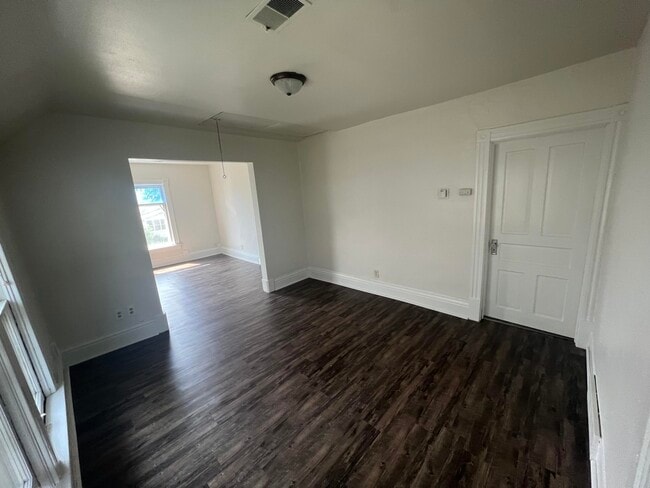 Photo - 922 S 74th St