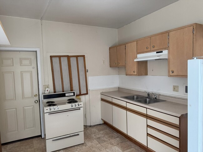 Photo - 902 5th Ave