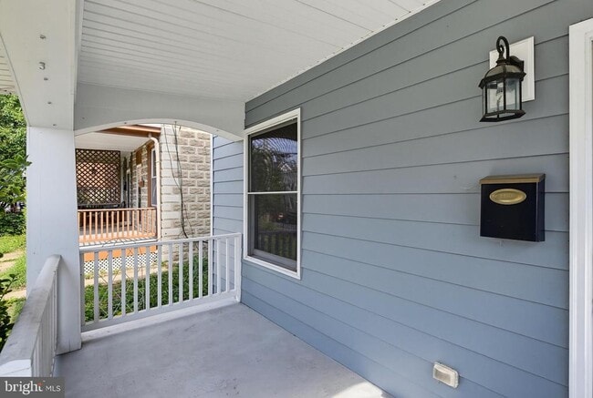 Photo - 225 W 5th St