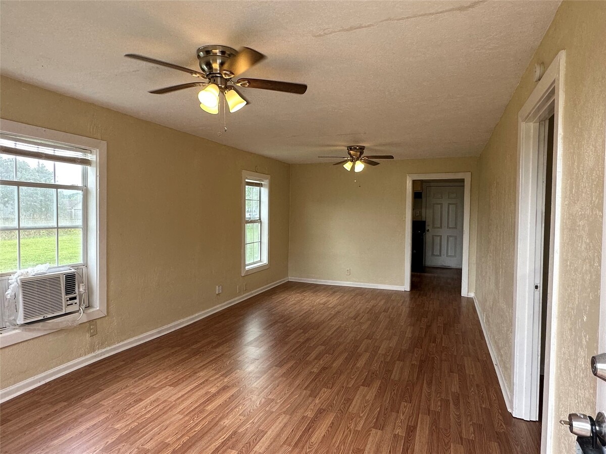 Photo - 626 W 7th St
