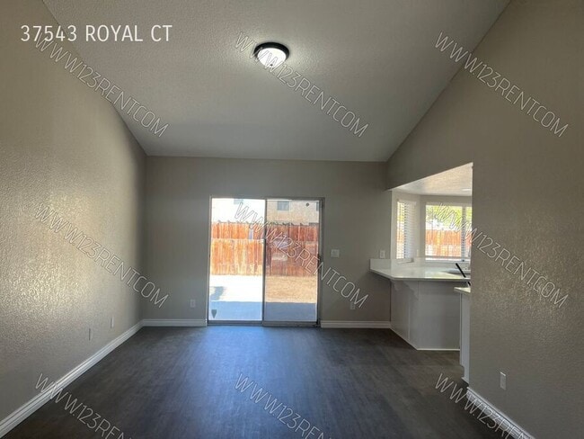 Photo - 37543 Royal Ct