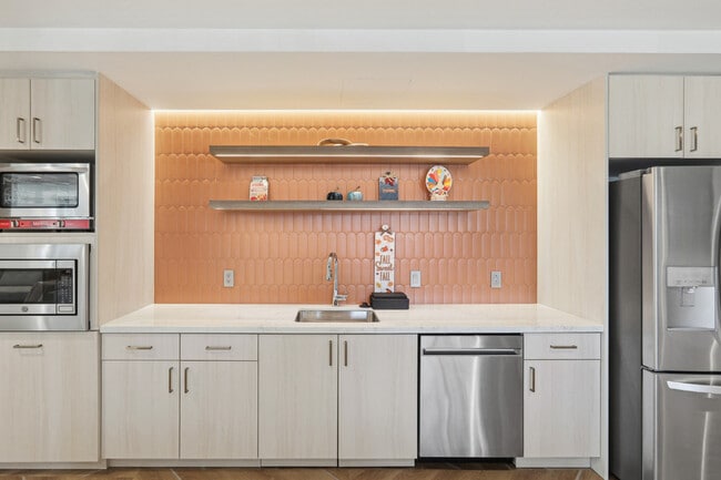 Photo - Stratford at Southern Towers