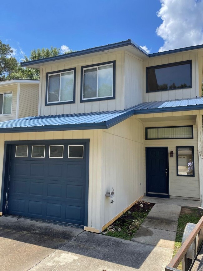 Building Photo - Rolling Acres - End Unit w/Several Beautif... Rental