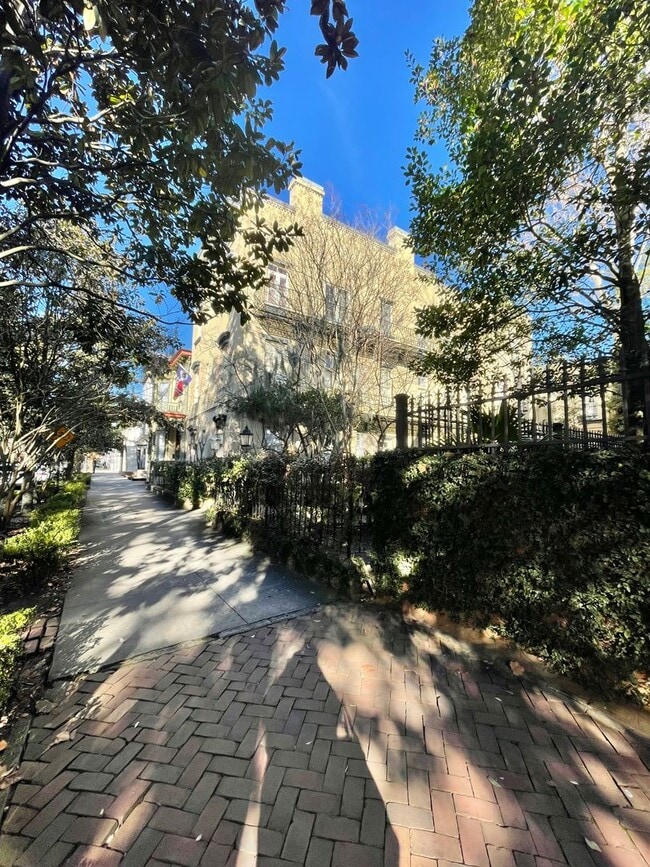 Building Photo - Charming 1 Bedroom, 1 Bathroom Courtyard Apartment in Downtown Savannah Unit 312 East Liberty Apt