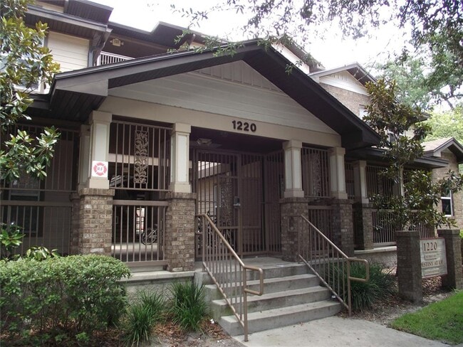 Building Photo - 1220 SW 1st Ave Unit 211