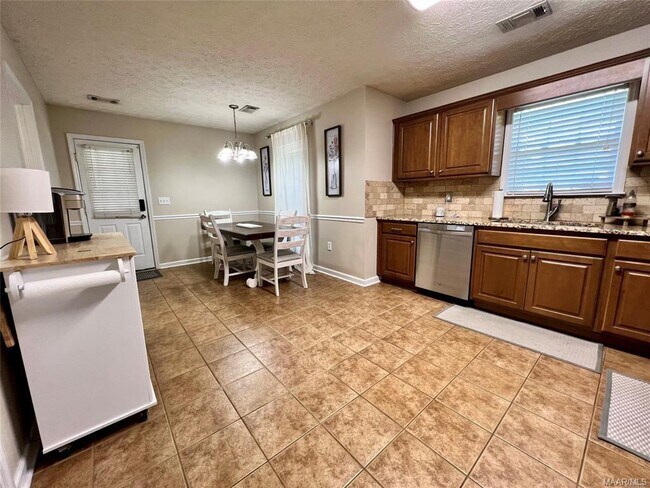 Photo - 301 Curlee Way