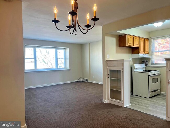 Building Photo - 8320 Pickering Ave Unit A