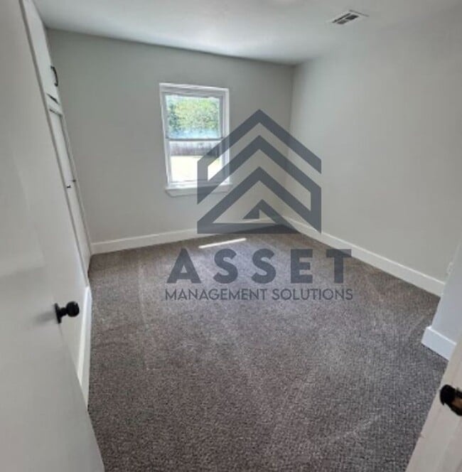 Photo - 2116 Westchester Dr