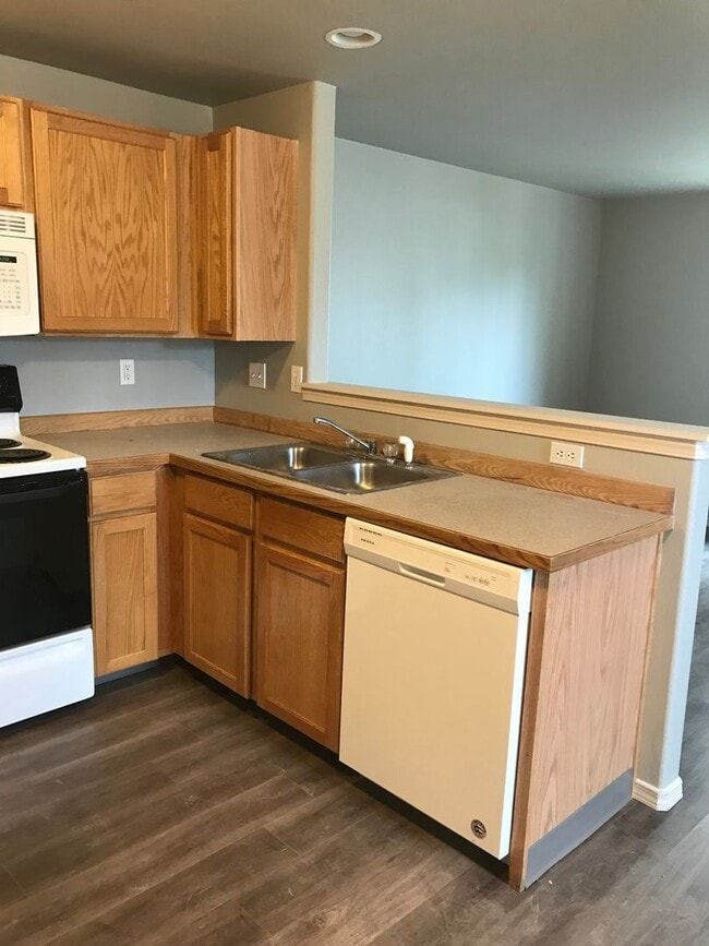 Building Photo - Townhome in NW Redmond in Fairhaven Vista