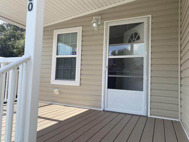Photo - 280 Queen Mary Loop