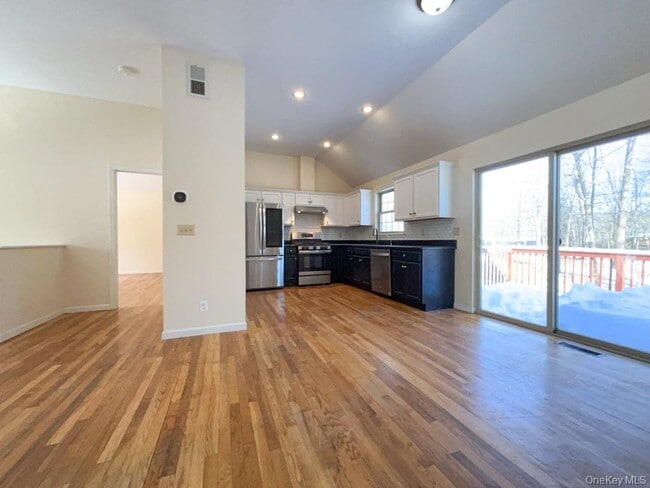 Photo - 2 Fieldstone Dr