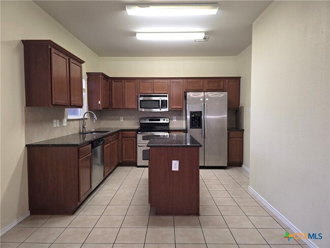 Photo - 5000 Willamette Ln