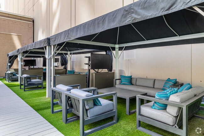 Terraza al aire libre - 420 E Ohio