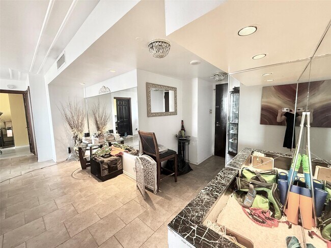 Photo - 2016 Main St Unidad 1704