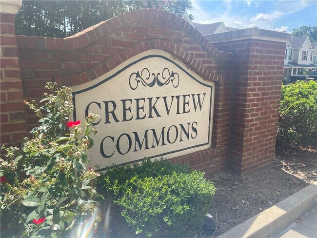 End unit in Creekview Commons