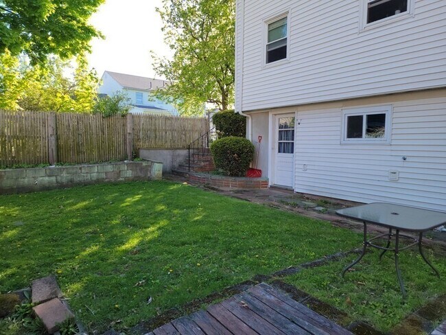 18 Vivian Dr