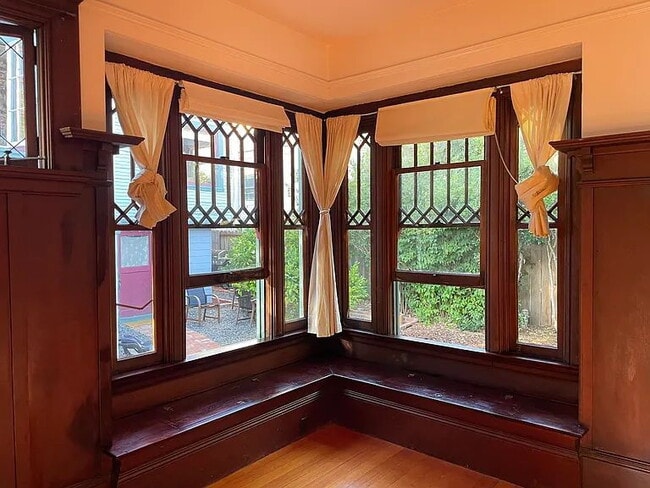 Photo - "Charming 1-Bedroom Oasis in the Heart of Berkeley – Perfect Location!"