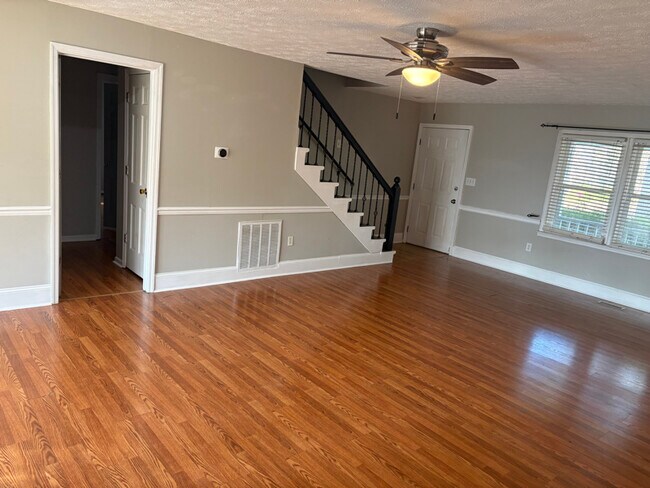 Photo - 404 Lake Front Dr