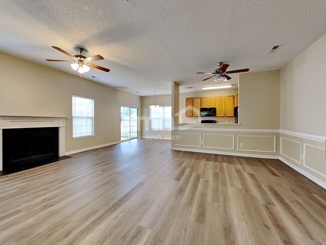 Photo - 318 Sunburst Way