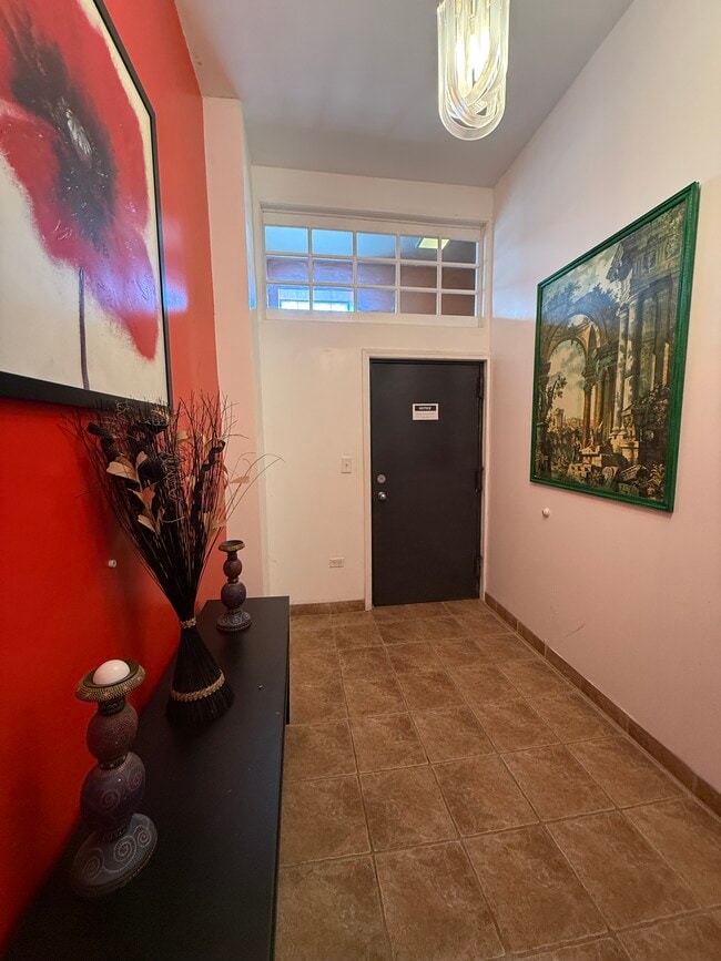 Building Photo - 3259 W North Ave Unit 2