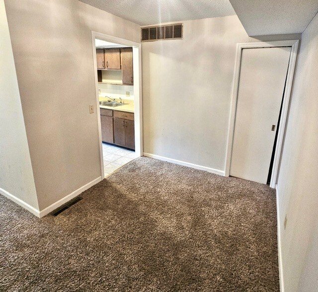 Photo - 906 E Harding Dr