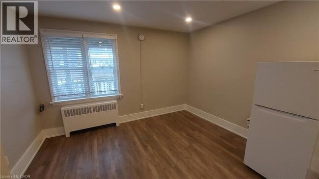 Photo - 181 King St E Unité 8