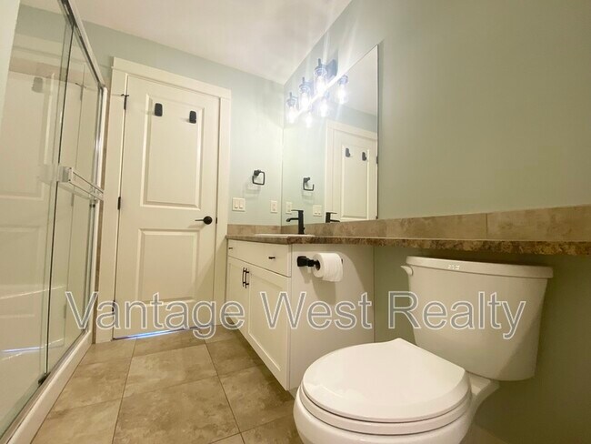 Photo - 2551-2551 Shoreline Dr