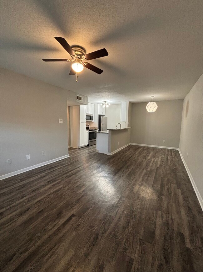 Vinyl flooring available in uptairs & downstairs - Memorial Fountain