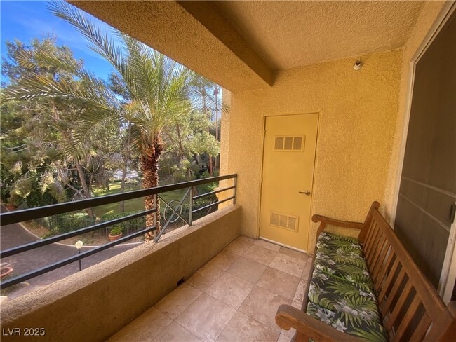 Building Photo - 230 E Flamingo Rd Unit 202