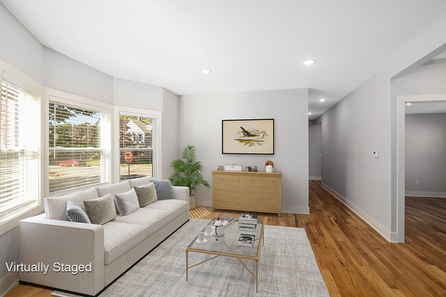 Photo - 1100 Davis Ave NW Unidad 1