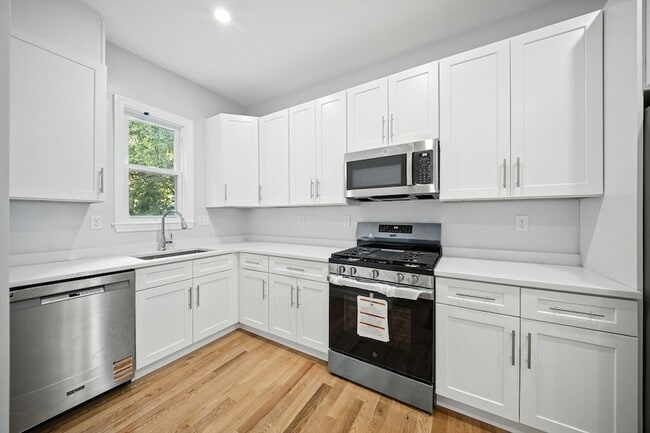 Building Photo - 155 Wellington Hill St Unit 2 Rental