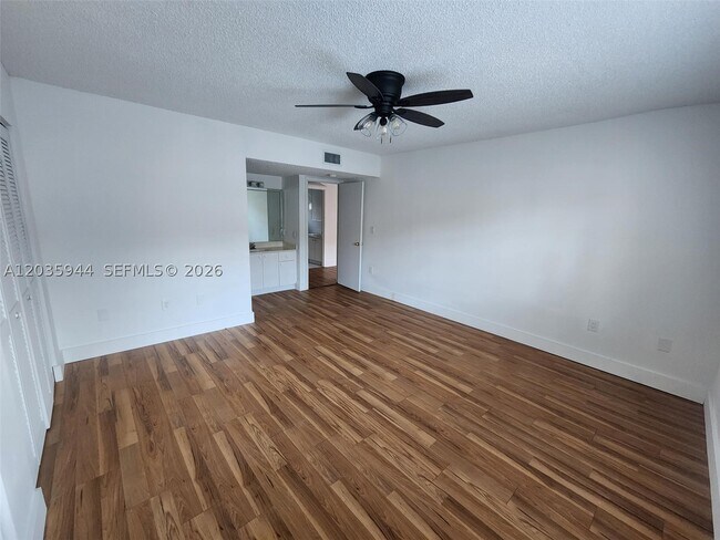 Photo - 10019 W Okeechobee Rd Unit 102