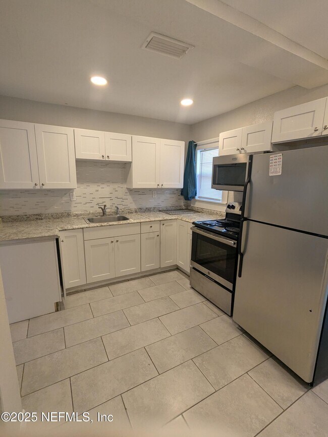 Photo - 1053 Kenmore St