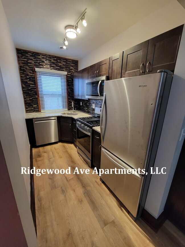 Kitchen - Ridgewood Ave Apartments