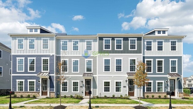 Building Photo - Upscale 3BR Townhome with Study, 2-Car Garage & Modern Finishes in McCandless Square