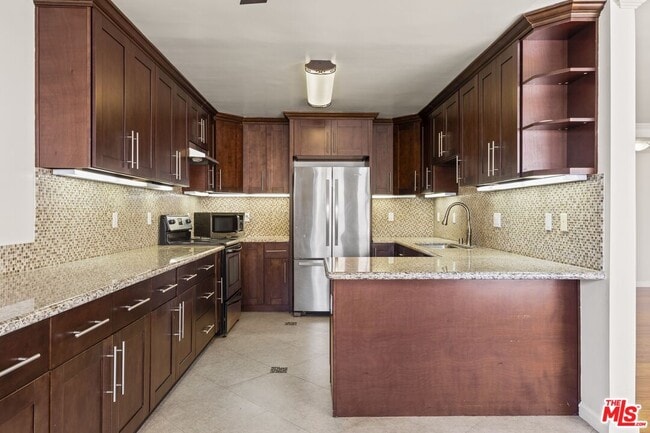 Photo - 1033 6th St Unidad 205