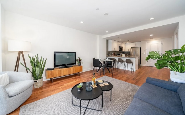 Building Photo - 455 S Van Ness Ave Unit 9 Rental