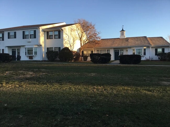 Photo - 419 E River St